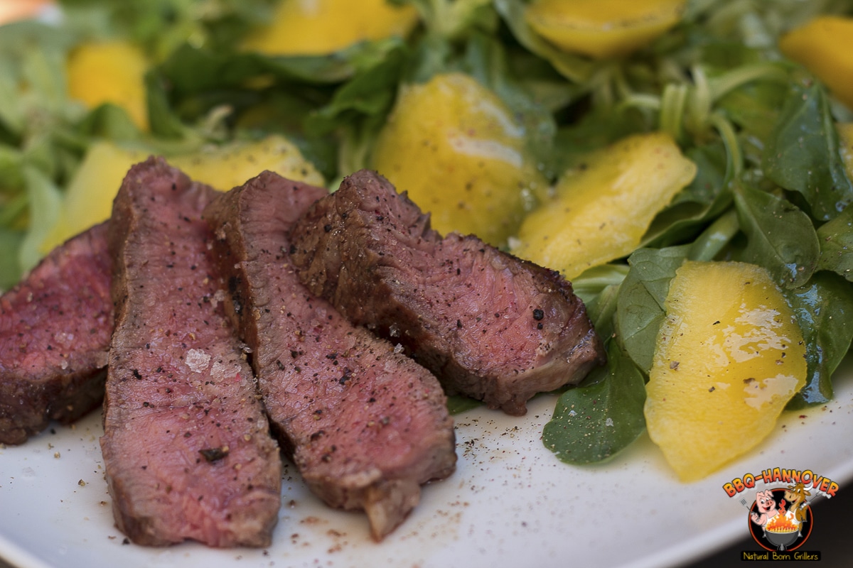 T-Bone Steak an Mango-Feldsalat