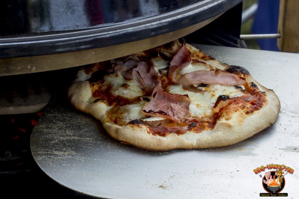 Pizza vom Moesta-BBQ PizzaRing