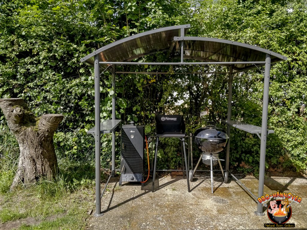 Die Sportgeräte haben ein Dach überm Kopf