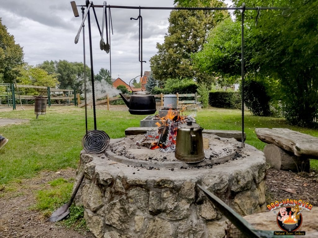 Lagerfeuer-Kaffee und -Tee