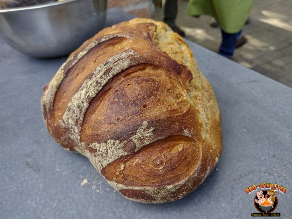 Brot aus dem Holzbackofen