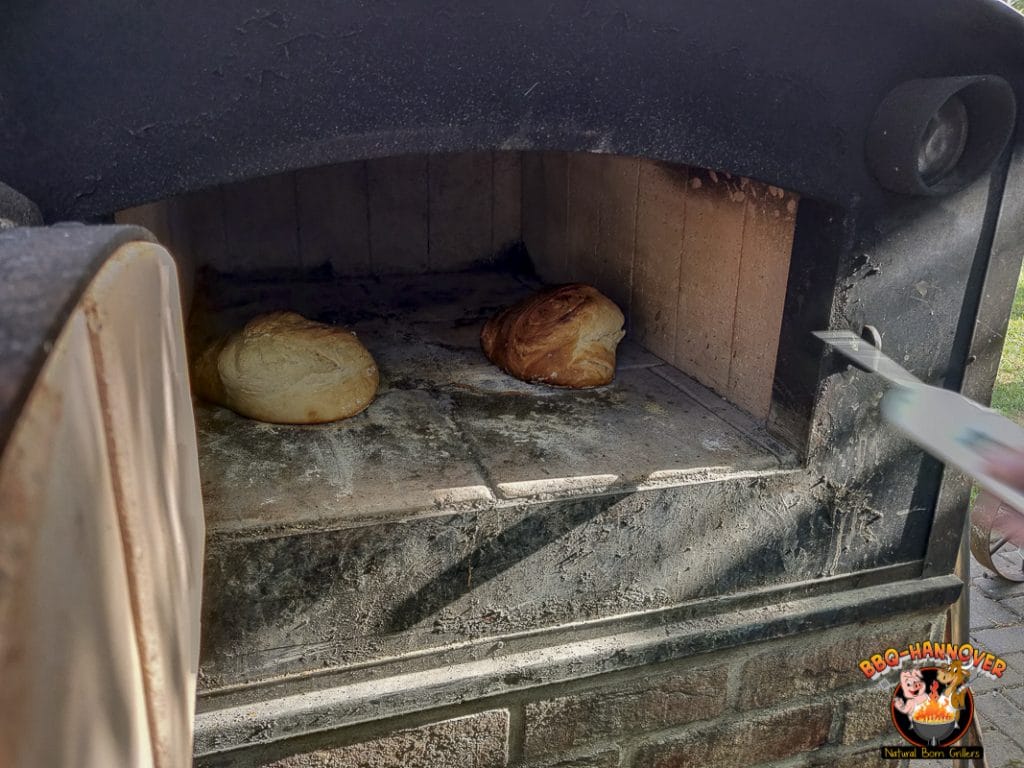 Brot im Holzbackofen