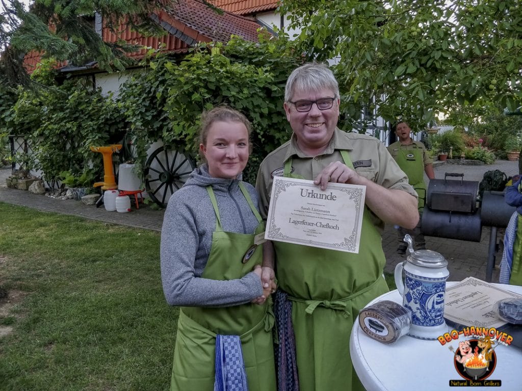 Sarah ist nun Lagerfeuer-Chefkoch